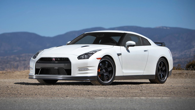 Nissan GTR 2013: سيارة رياضية وعصرية 