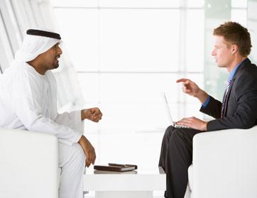 ثلاثة أسئلة تساعدك على التعرّف إلى الموظف الجديد