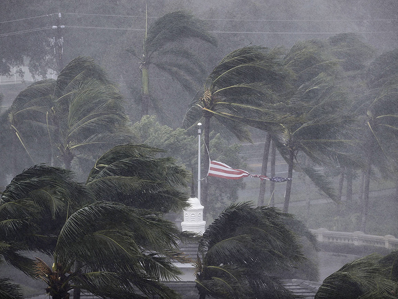 خمسة تطبيقات تُنقِذ حياتك من الخطر... حمّلها الآن على جهازك