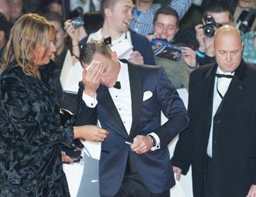 ماذا حدت مع دانيال كريغ خلال إفتتاح Skyfall؟