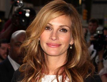 جوليا روبرتس تواجه مرض الإيدز