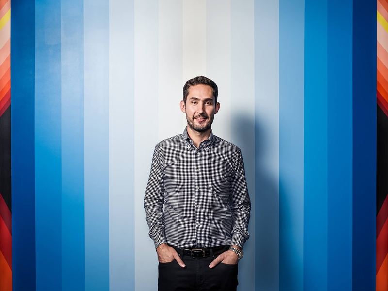 الحياة الحافلة للمدير التنفيذي لشركة انستجرام .. من شغف التصوير الى صاحب أكبر الشركات في العالم !