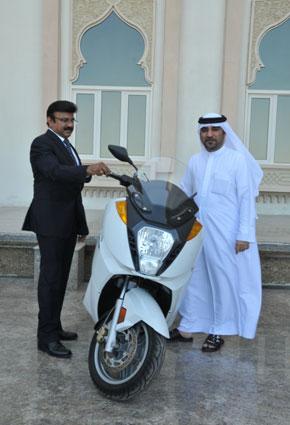 كينجستون تطلق دراجات نارية خالية من انبعاثات الكربون تصنيع جي بي للبطاريات