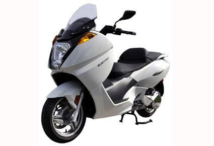 كينجستون تطلق دراجات نارية خالية من انبعاثات الكربون تصنيع جي بي للبطاريات