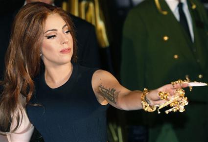 هذه متطلبات الليدي غاغا الغريبة خلال جولتها الغنائية