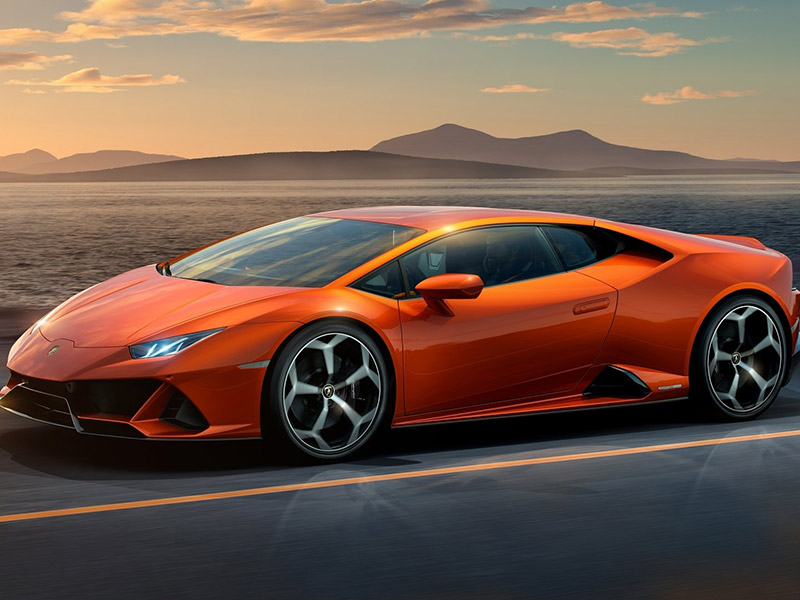 شاهد كيف انشطرت سيارة لامبورغيني لنصفين بعد تصويرها بدقائق