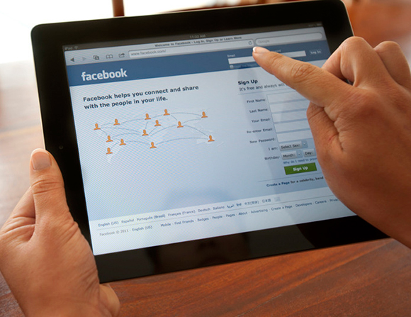فايسبوك يخطط للاستحواذ على هواتف المستخدمين الشخصية