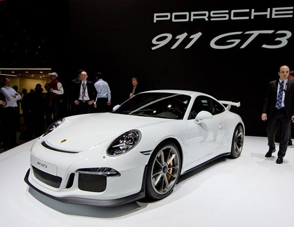كل ما يجب أن تعرفه عن بورش 911 GT3 RS طراز 2015  