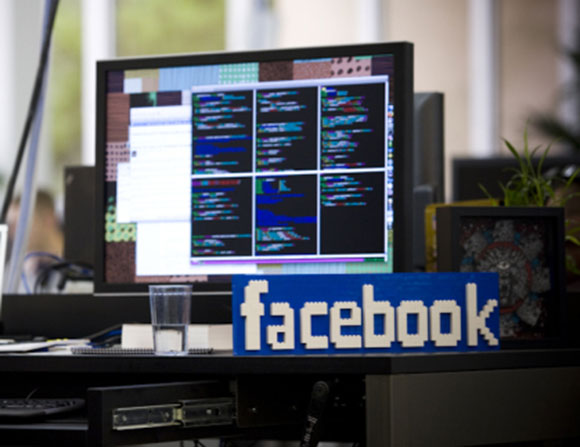"فايسبوك" توفر مليار دولار بفضل تطويرها مستلزماتها الخاصة