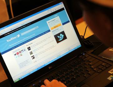 تويتر تتيح لك تحميل تغريداتك السابقة