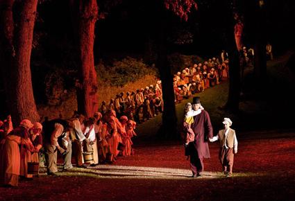 ما رأيك بالإقامة في فنادق بلدة البؤساء Les Miserables الفرنسية؟