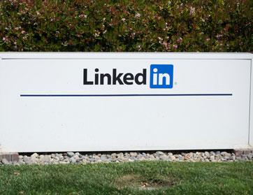 تشغيل تطبيق لينكدإن على جهازيّ آندرويد وويندوز8