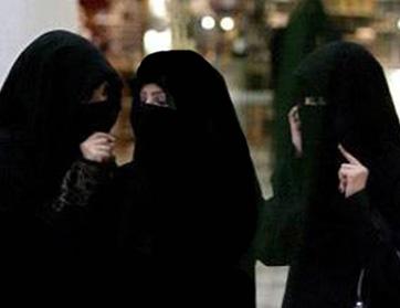  فتيات سعوديات يتعاركن بالسكاكين في جدّة