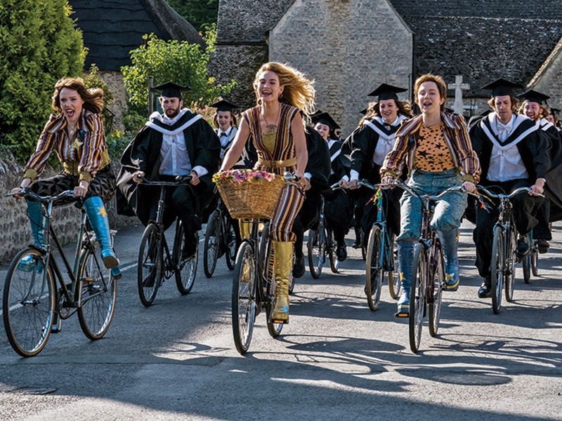 ‘Mamma Mia! Here We Go Again’ ... إفتقار السحر ونجوم يلمعون