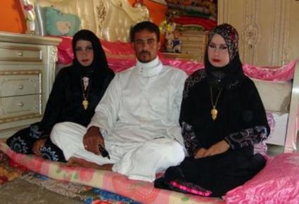 سعودي يتزوج عروسين في حفل زفاف واحد