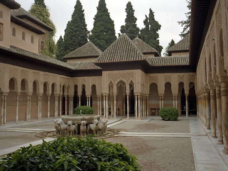 قصر الحمراء شاهد على روعة الحضارة الإسلامية في الأندلس