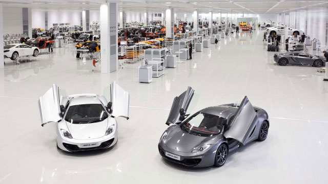 جولة داخل مركز McLaren لصناعة السيارات