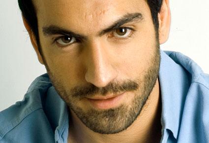  بعد طلاقه بوغرا غولسوي (مراد) يرتبط من جديد