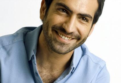  بعد طلاقه بوغرا غولسوي (مراد) يرتبط من جديد