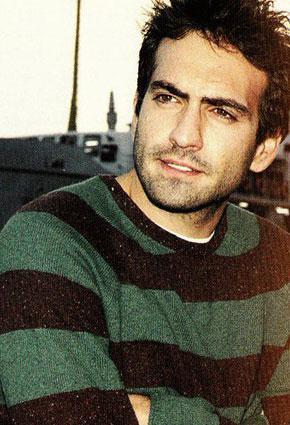  بعد طلاقه بوغرا غولسوي (مراد) يرتبط من جديد