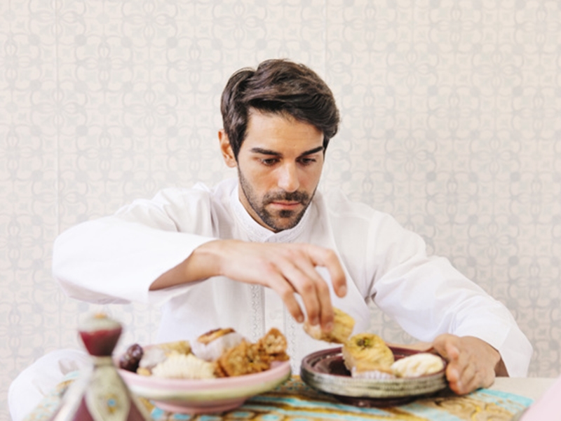 في أيام رمضان الأخيرة هذه عشر نصائح تمكّنك من العودة إلى وزنك الطبيعي