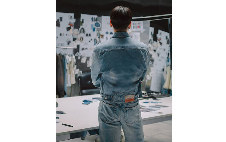 جونغ كوك يطلق مجموعته الأولى مع  Calvin Klein