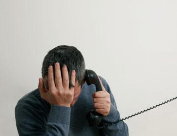 اتصل بالشرطة خطأً أثناء عقده صفقة مخدّرات