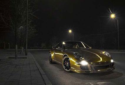 بورش 911 كاريرا ملفوفة بالذهب