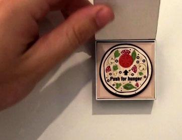 أطلب البيتزا المفضلة لديك في دبي عبر الضغط على هذه القطعة المغناطسية