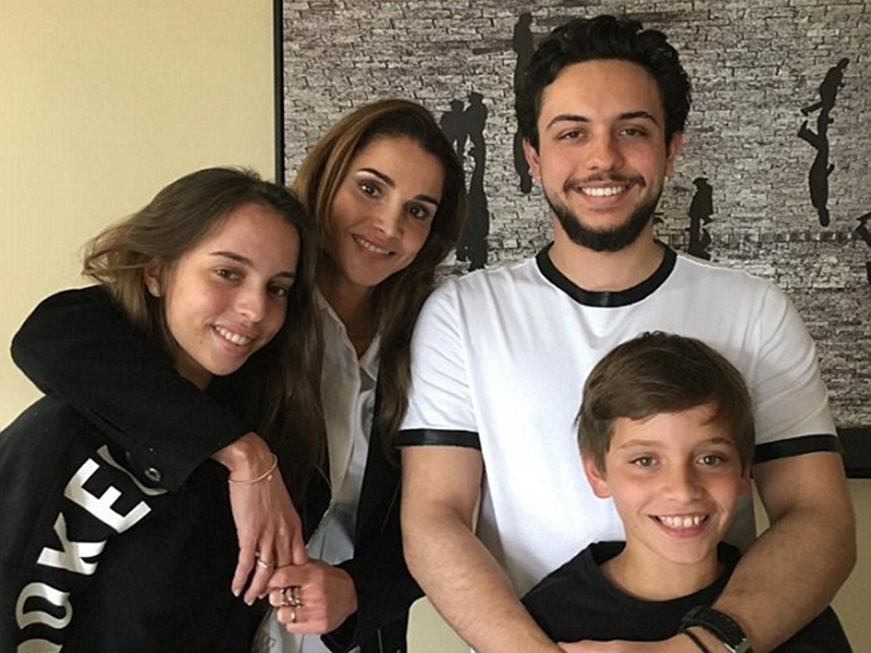 بالفيديو: إفطار العائلة المالكة بالأردن