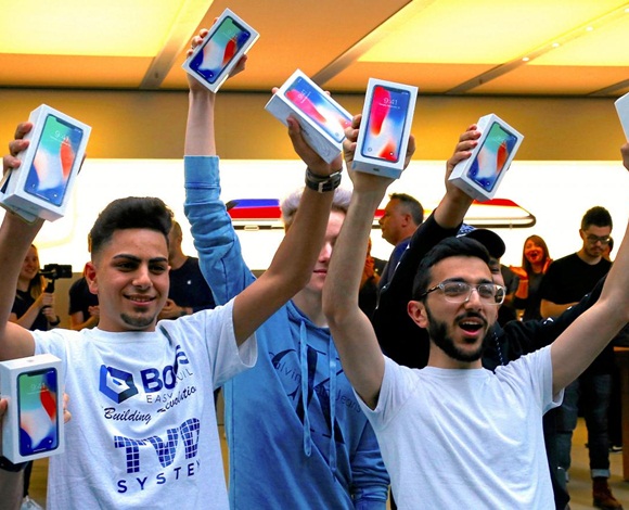 أبل تتحضّر لإطلاق هاتف أيفونX باللون الذهبي