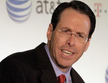 إنخفاض راتب الرئيس التنفيذي لشركة AT & T إلى 18.7 مليون دولار 