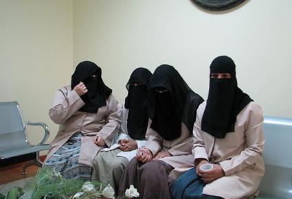  سعوديات يعملن في ... النظافة! 
