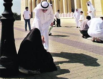 متسولون يدخلون دبي ...  بتأشيرات سياحية