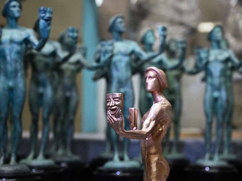 أبرز إطلالات النجوم في حفل الـ SAG Awards ... أناقة تحمل توقيع أشهر دور الأزياء