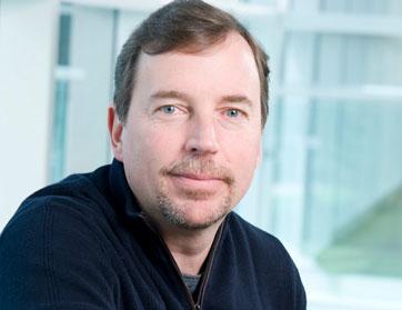 هل تسبب فضيحة سكوت طومسون في طرده؟