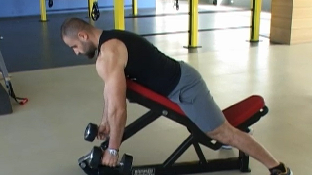 لهذه الأسباب الـ Bent Over Rolls مفيدة لك