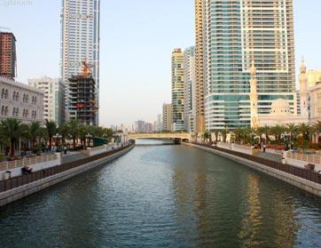 ما سبب النمو الاقتصادي المتوقّع للشارقة؟