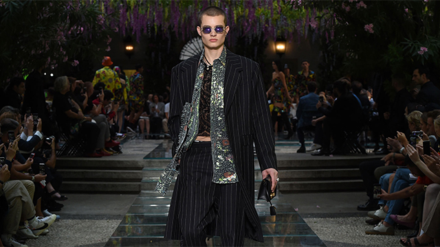 تشكيلة versace لربيع وصيف 2019