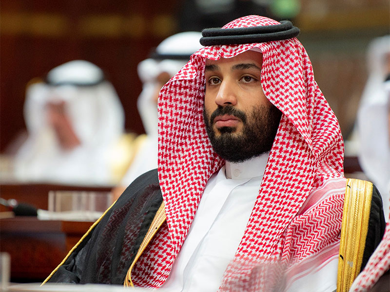 تعرف على القصة وراء الصورة المتداولة لولي العهد السعودي والفتاة صاحبة الطبق الرائع