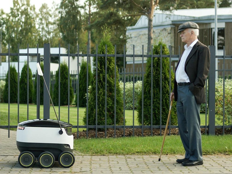 روبوتات ذاتية القيادة توصل الطعام حسب الطلب لموظفي وادي السيلكون