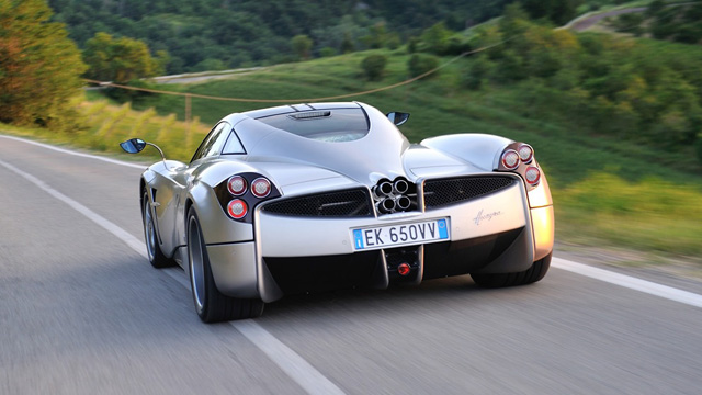 تمتّع بتجربة Pagani Zonda الرياضية