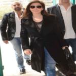 بالصور- إليسا تحضر عزاء والدة نضال الأحمدية بالجينز 