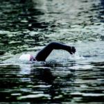 مريم بن لادن تسجل رقماً قياسياً جديداً كأول امرأة تنجح في قطع 101 ميل من نهر التايمز سباحة