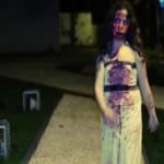 بالفيديو  والصور : طفلة ترعب المارة بوجهها المخيف 