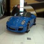 شيخ عربي يملك افخم السيارات... من هو؟