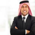 بالفيديو:سعودي يقدم لزوجته "شيك" بقيمة 100 ألف ريال بعد زواجه بأخرى