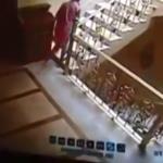 بالفيديو- خادمة تحاول قتل صاحبة المنزل في السعودية