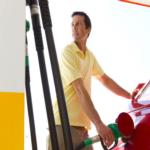 بالفيديو- غليان الوقود في سيارة رجل سعودي