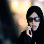 بالفيديو .. موظف سعودي يطرد فتاة كشفت وجهها